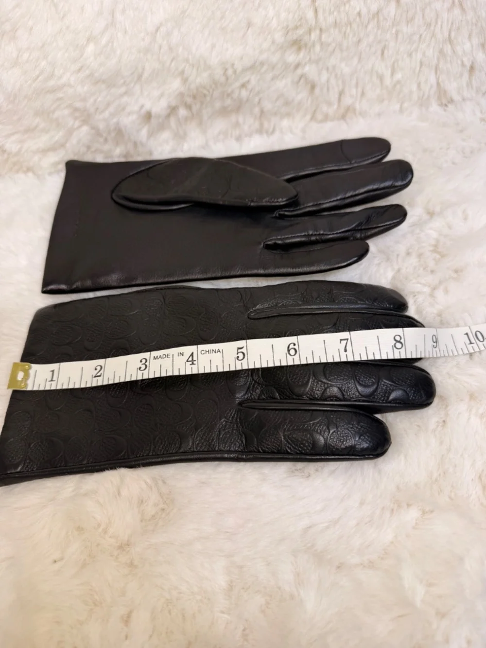 NWOT Coach Signature Sheep Leather 100% Wool Lining Tech Gloves in Black Size 8